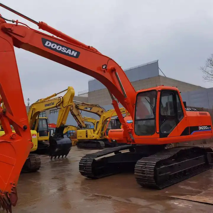 Used Doosan DH220-7 excavator on sale with manual engine made in Korea - Ekskavator perayap: gambar 2 Used Doosan DH220-7 excavator on sale with manual engine made in Korea - Ekskavator perayap: gambar 2