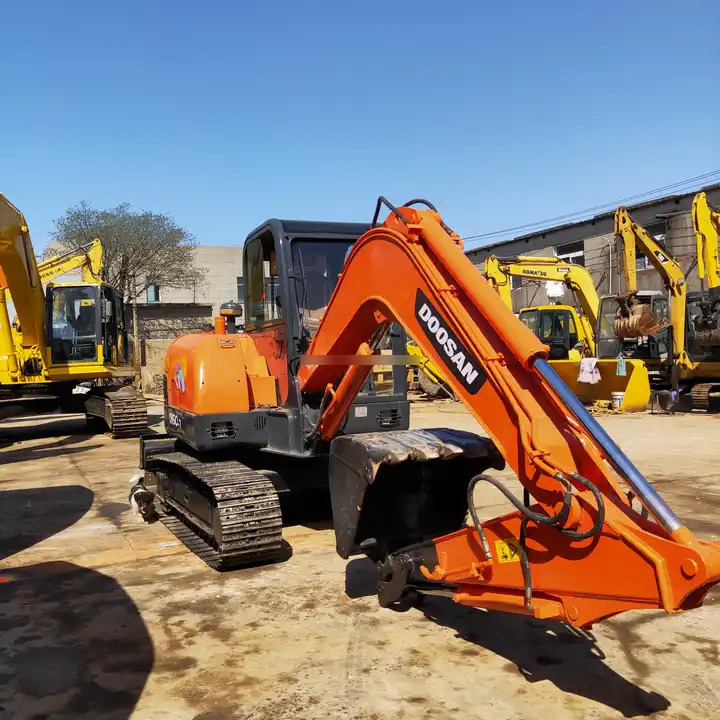Used Doosan Machinery for Sale Mini excavator DH55-V DH60-7 for sale Fast Delivery Competitive Price Digger Hydraulic Excavator - Ekskavator perayap: gambar 3 Used Doosan Machinery for Sale Mini excavator DH55-V DH60-7 for sale Fast Delivery Competitive Price Digger Hydraulic Excavator - Ekskavator perayap: gambar 3