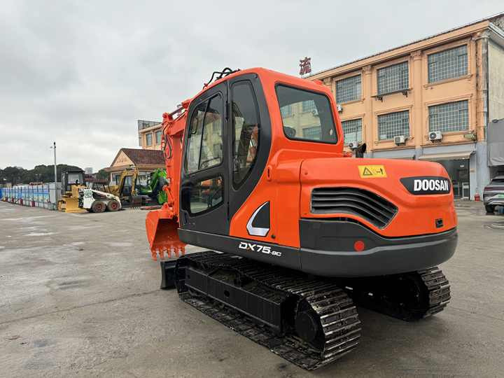 Used Excavator Doosan DX75-9C Second-hand Excavator Digger DX75-9C Compact Shovel Crawler Doosan 75 Excavator Doosan Dx75-9C - Ekskavator perayap: gambar 4 Used Excavator Doosan DX75-9C Second-hand Excavator Digger DX75-9C Compact Shovel Crawler Doosan 75 Excavator Doosan Dx75-9C - Ekskavator perayap: gambar 4