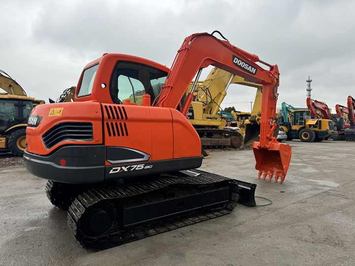 Used Excavator Doosan DX75-9C Second-hand Excavator Digger DX75-9C Compact Shovel Crawler Doosan 75 Excavator Doosan Dx75-9C - Ekskavator perayap: gambar 4 Used Excavator Doosan DX75-9C Second-hand Excavator Digger DX75-9C Compact Shovel Crawler Doosan 75 Excavator Doosan Dx75-9C - Ekskavator perayap: gambar 4
