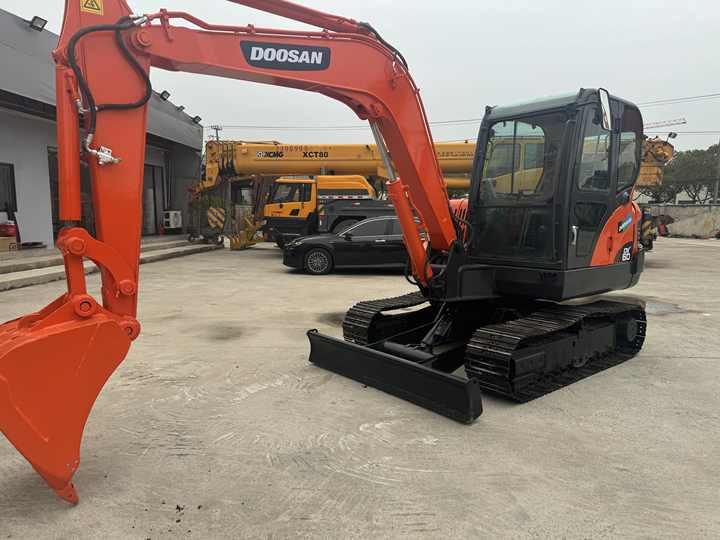 Used Excavator Doosan Dx60 Excavators Earth-moving Machinery Doosan Dx60 Dx80 Dx75 Dx225 Dh55 Dx60-9c for Sale - Ekskavator perayap: gambar 5 Used Excavator Doosan Dx60 Excavators Earth-moving Machinery Doosan Dx60 Dx80 Dx75 Dx225 Dh55 Dx60-9c for Sale - Ekskavator perayap: gambar 5