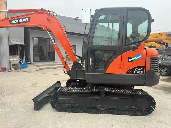 Used Excavator Doosan Dx60 Excavators Earth-moving Machinery Doosan Dx60 Dx80 Dx75 Dx225 Dh55 Dx60-9c for Sale - Ekskavator perayap: gambar 3 Used Excavator Doosan Dx60 Excavators Earth-moving Machinery Doosan Dx60 Dx80 Dx75 Dx225 Dh55 Dx60-9c for Sale - Ekskavator perayap: gambar 3