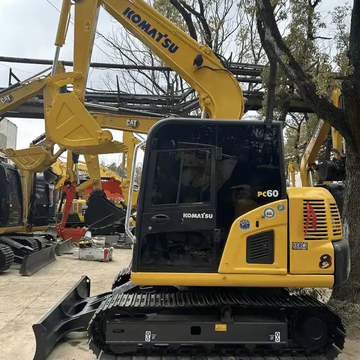 Used Komatsu PC 60-7 with Good Condition in Shanghai - Ekskavator: gambar 1 Used Komatsu PC 60-7 with Good Condition in Shanghai - Ekskavator: gambar 1