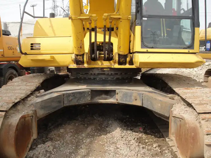 Used Komatsu excavator PC450-7 in good condition for sale - Ekskavator perayap: gambar 3 Used Komatsu excavator PC450-7 in good condition for sale - Ekskavator perayap: gambar 3