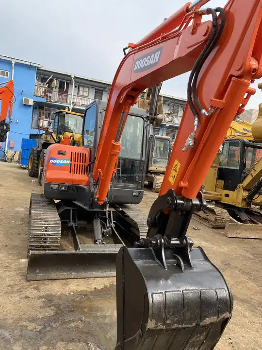 Used excavator Doosan DX60 with excellent working condition on sale Used Doosan DX60 excavator, Doosan DX60 mini excavators - Ekskavator perayap: gambar 3 Used excavator Doosan DX60 with excellent working condition on sale Used Doosan DX60 excavator, Doosan DX60 mini excavators - Ekskavator perayap: gambar 3