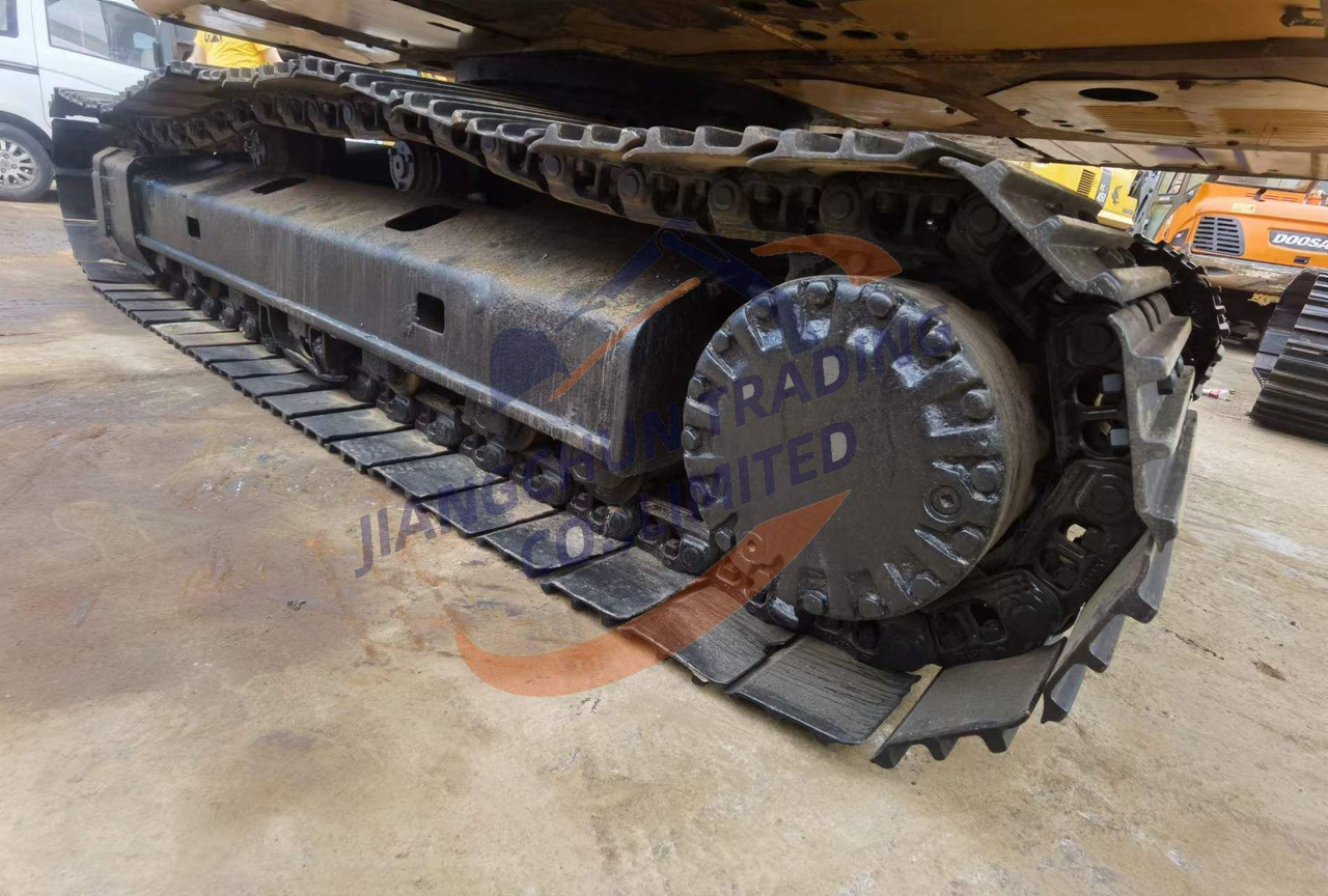 Ekskavator perayap good price Original japan used cat 320 320bl 320c used excavator cat 320 price: gambar 6
