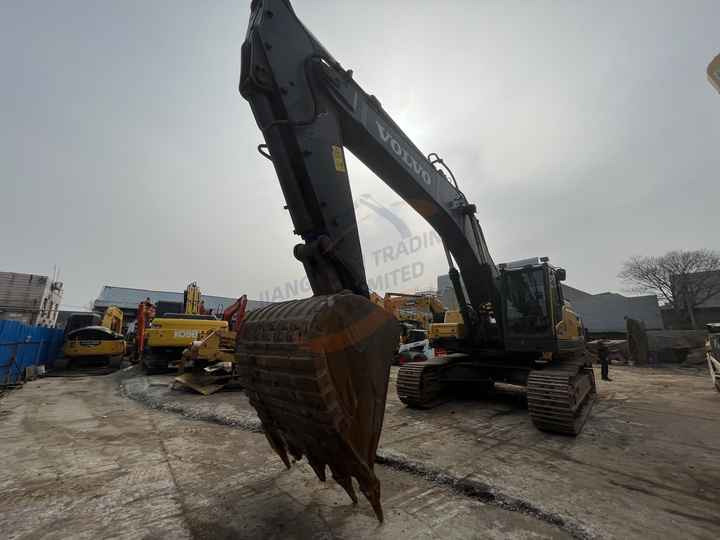 Used Volvo excavator EC 480DL in good condition for sale - Ekskavator perayap: gambar 3 Used Volvo excavator EC 480DL in good condition for sale - Ekskavator perayap: gambar 3