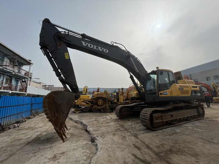 Used Volvo excavator EC 480DL in good condition for sale - Ekskavator perayap: gambar 5 Used Volvo excavator EC 480DL in good condition for sale - Ekskavator perayap: gambar 5