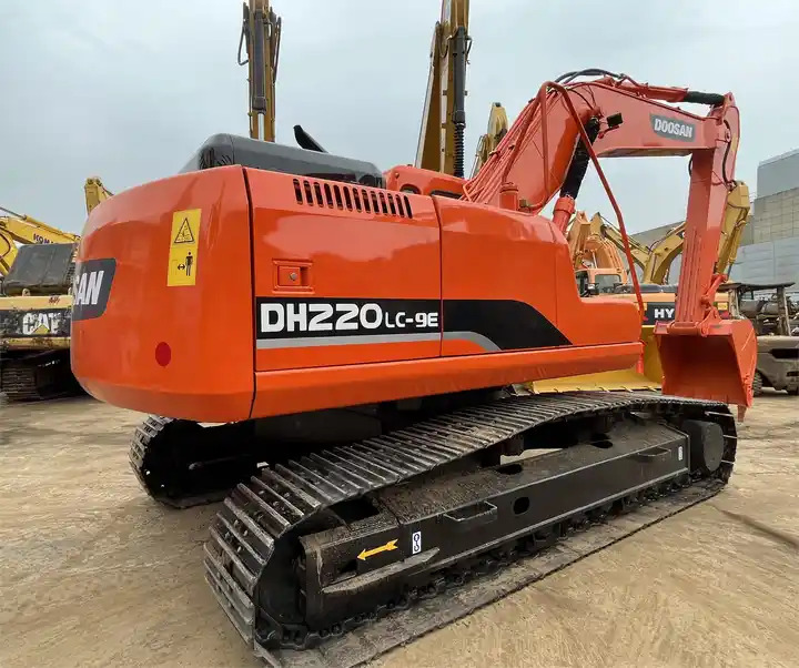 Used original Korea Doosan 20 ton excavator with cheap price and good condition DOOSAN Dx220LC-9e - Ekskavator perayap: gambar 2 Used original Korea Doosan 20 ton excavator with cheap price and good condition DOOSAN Dx220LC-9e - Ekskavator perayap: gambar 2
