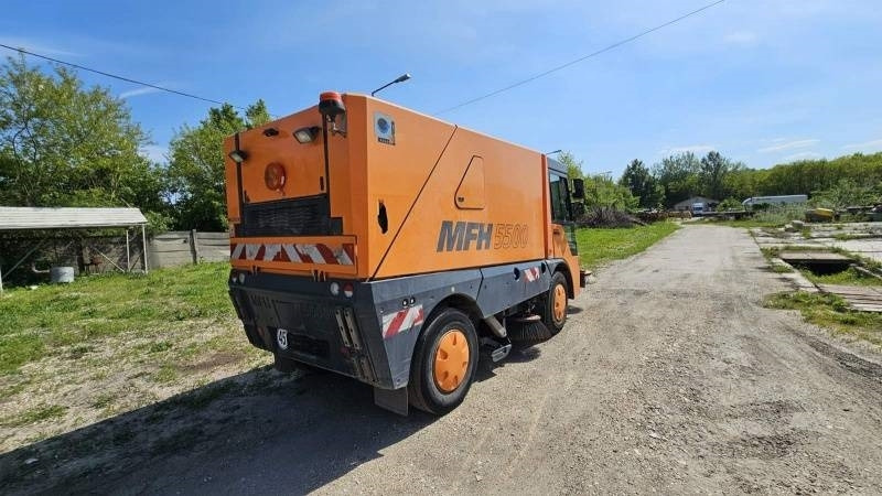 Mfh 5500 sweeper - with air conditionier - Penyapu jalan: gambar 3 Mfh 5500 sweeper - with air conditionier - Penyapu jalan: gambar 3
