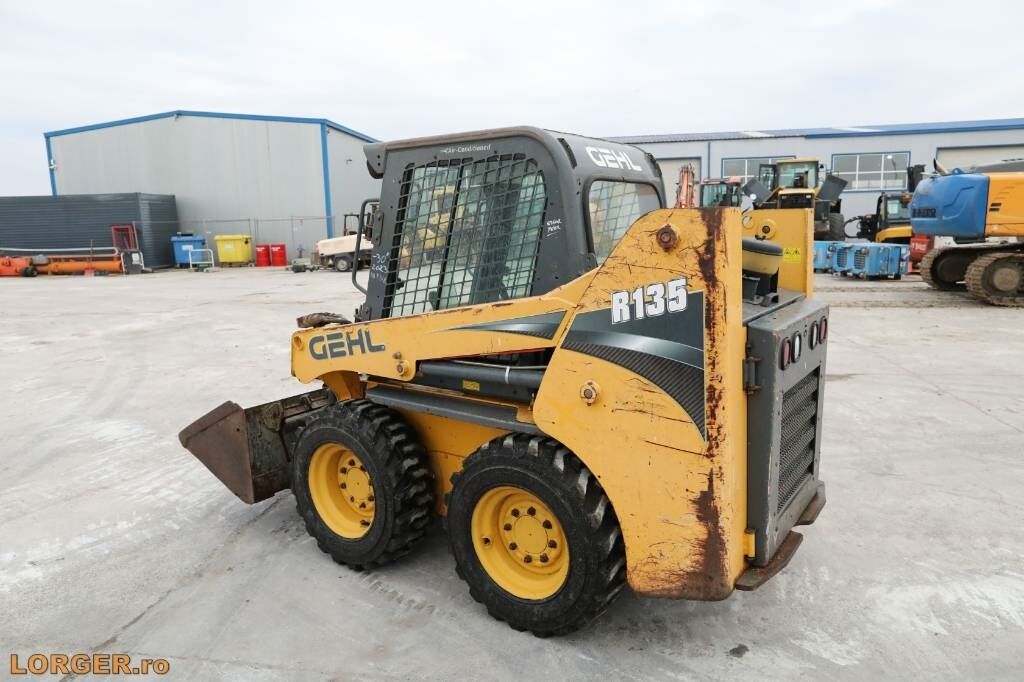 Gehl R 135 - Skid steer: gambar 2 Gehl R 135 - Skid steer: gambar 2