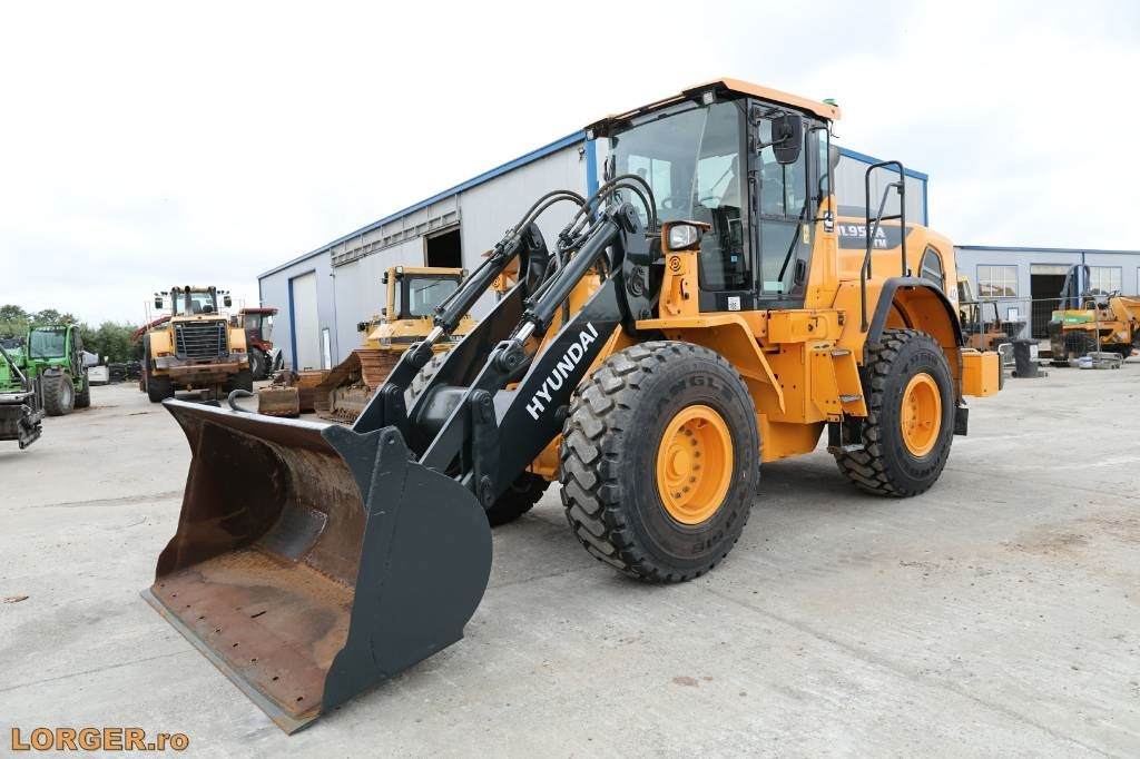 Hyundai HL 955 A - Wheel loader: gambar 1 Hyundai HL 955 A - Wheel loader: gambar 1