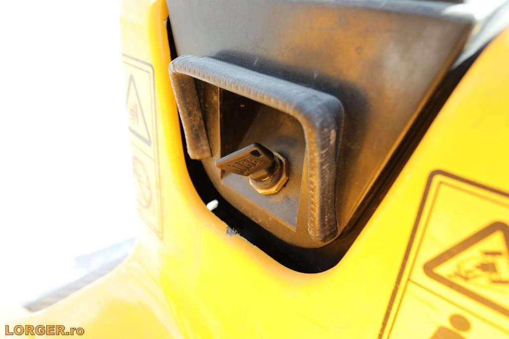 Ekskavator mini JCB 8008 CTS: gambar 15