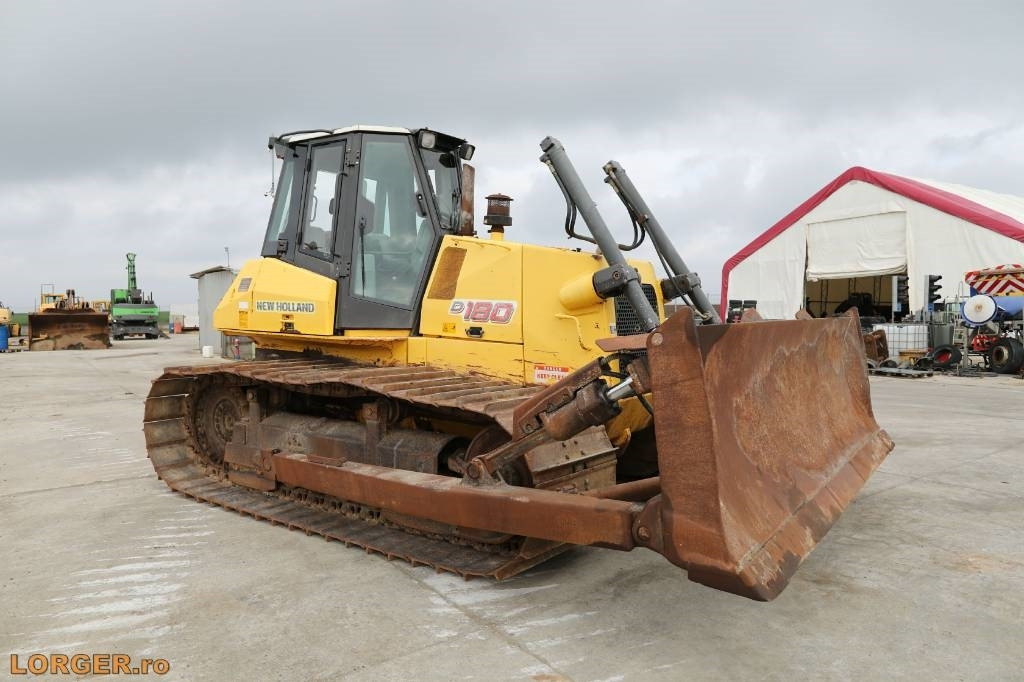 New Holland D 180 - Bulldozer: gambar 1 New Holland D 180 - Bulldozer: gambar 1