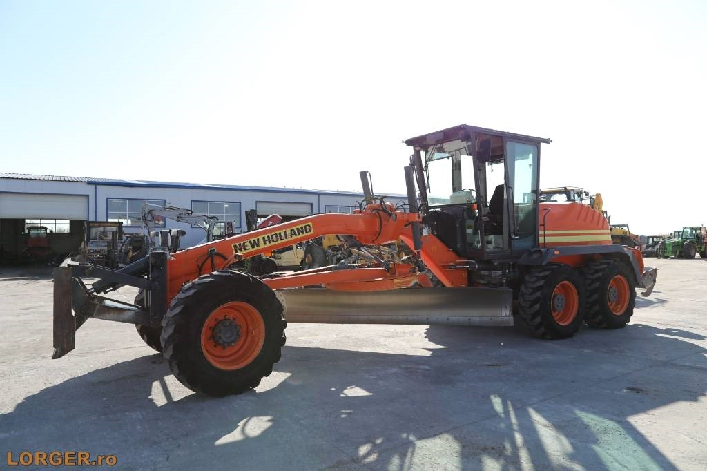 New Holland F 156.6 A with 3D GPS System - Grader: gambar 4 New Holland F 156.6 A with 3D GPS System - Grader: gambar 4