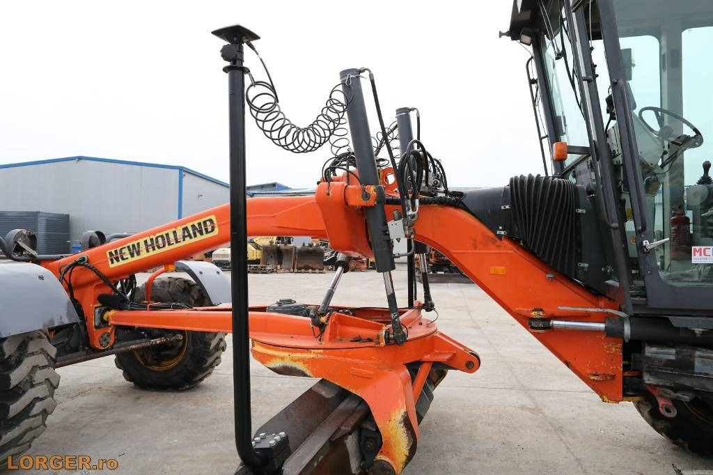 New Holland F 156.6 A with 3D GPS System - Grader: gambar 5 New Holland F 156.6 A with 3D GPS System - Grader: gambar 5