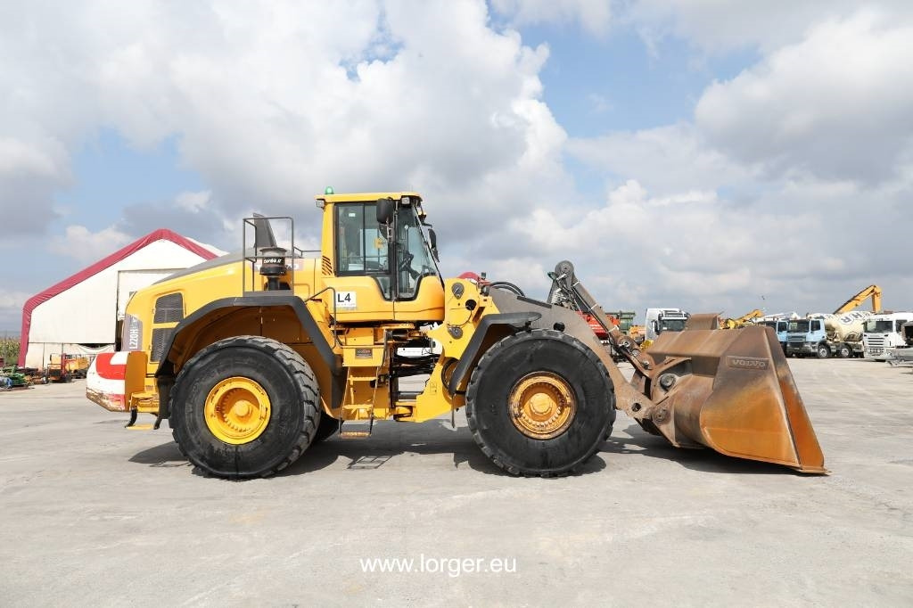 Volvo L 220 H - Wheel loader: gambar 2 Volvo L 220 H - Wheel loader: gambar 2