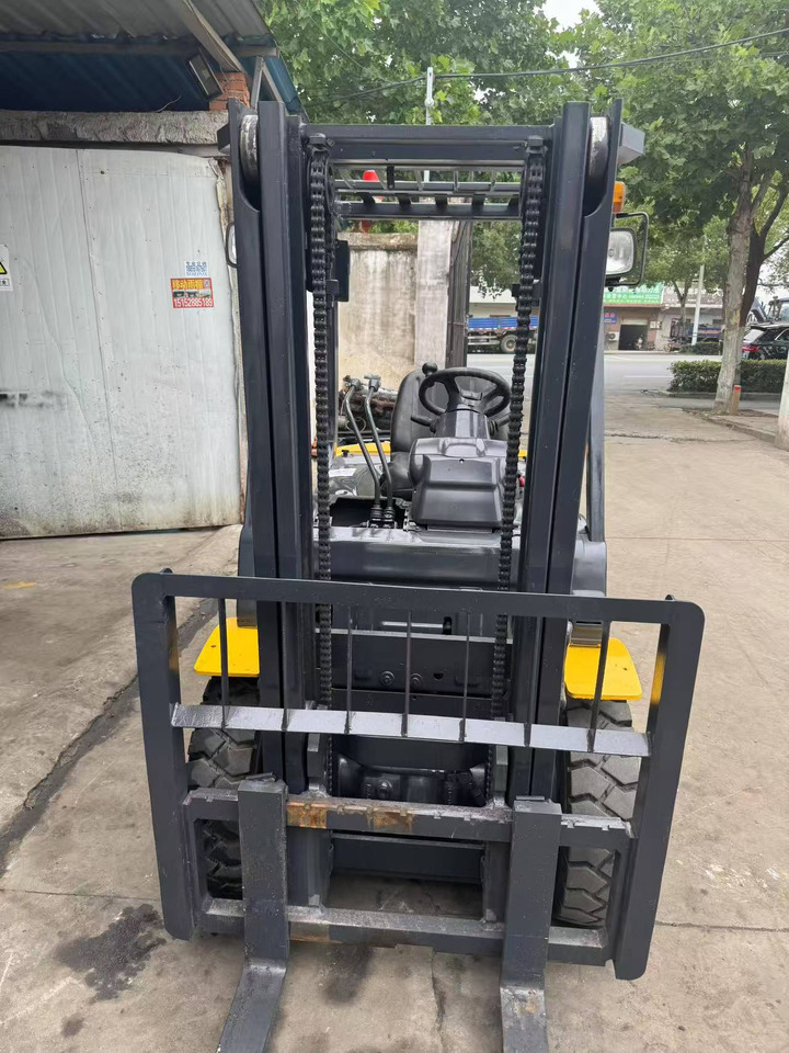 KOMATSU FD30 - Forklift: gambar 3 KOMATSU FD30 - Forklift: gambar 3