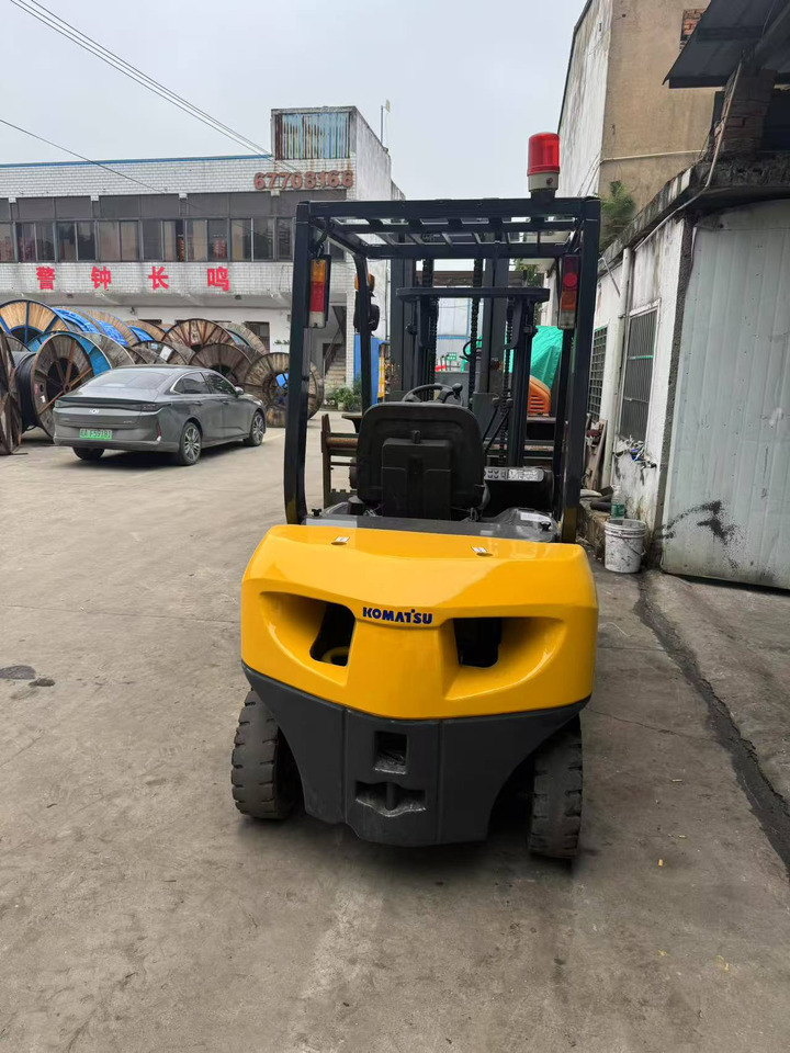 KOMATSU FD30 - Forklift: gambar 1 KOMATSU FD30 - Forklift: gambar 1