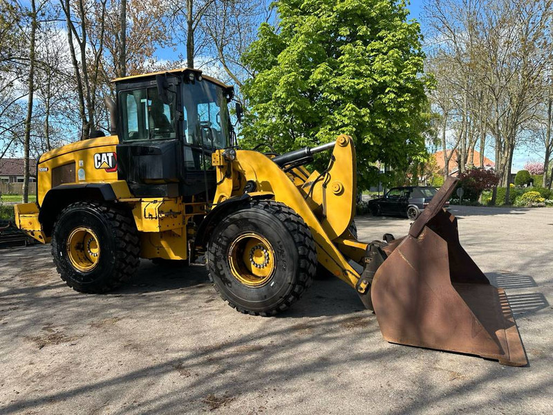 Wheel loader Cat 930M new tires!: gambar 7