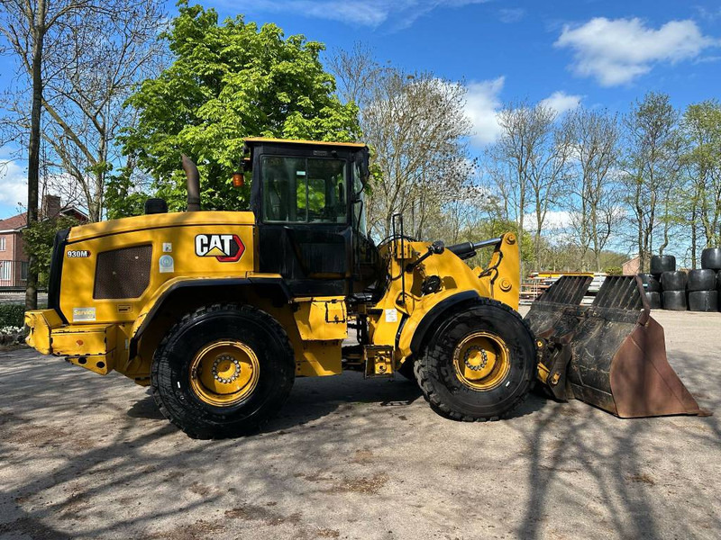 Wheel loader Cat 930M new tires!: gambar 8
