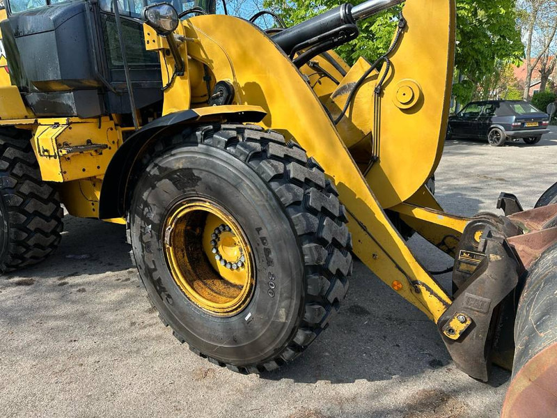 Wheel loader Cat 930M new tires!: gambar 16