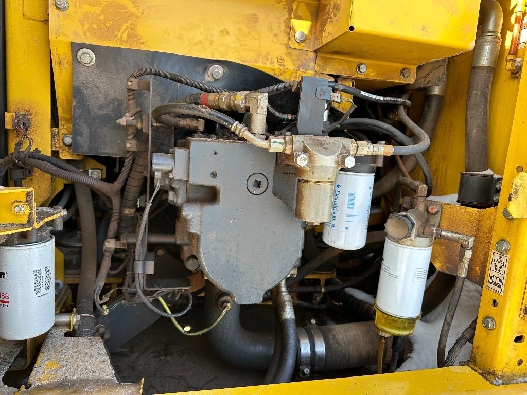 Ekskavator perayap Komatsu PC 210 LC-11: gambar 11