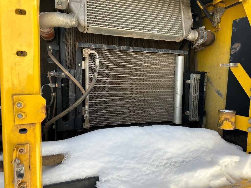 Ekskavator perayap Komatsu PC 210 LC-11: gambar 29