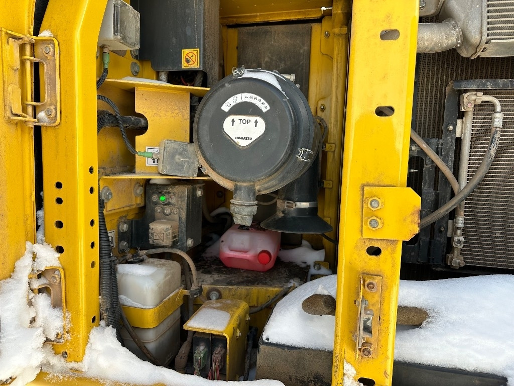 Ekskavator perayap Komatsu PC 210 LC-11: gambar 28