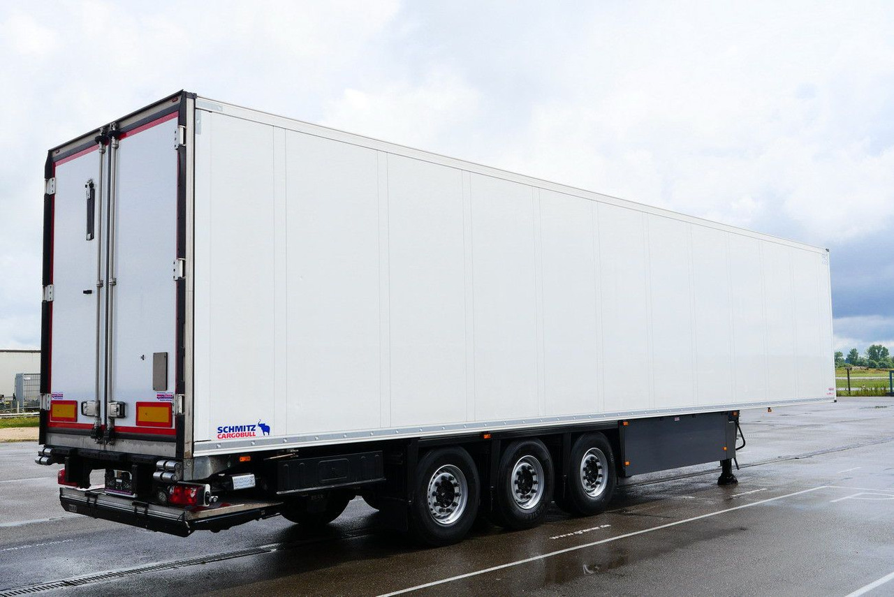 Schmitz Cargobull SKO 24/ LBW 2000 kg /BLUMEN FP 45 / TK TKM / DS - Semi-trailer kotak tertutup: gambar 2 Schmitz Cargobull SKO 24/ LBW 2000 kg /BLUMEN FP 45 / TK TKM / DS - Semi-trailer kotak tertutup: gambar 2