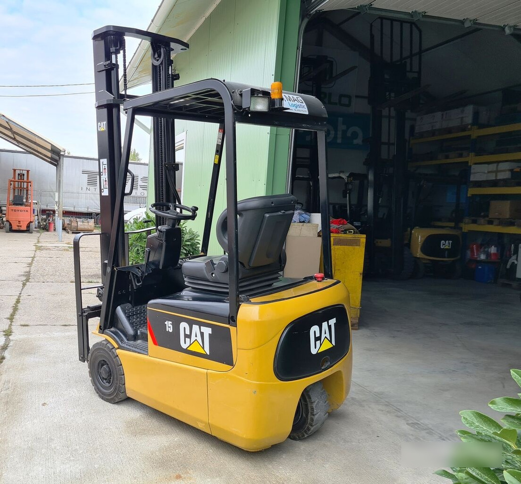 Caterpillar 15 - Forklift: gambar 1 Caterpillar 15 - Forklift: gambar 1