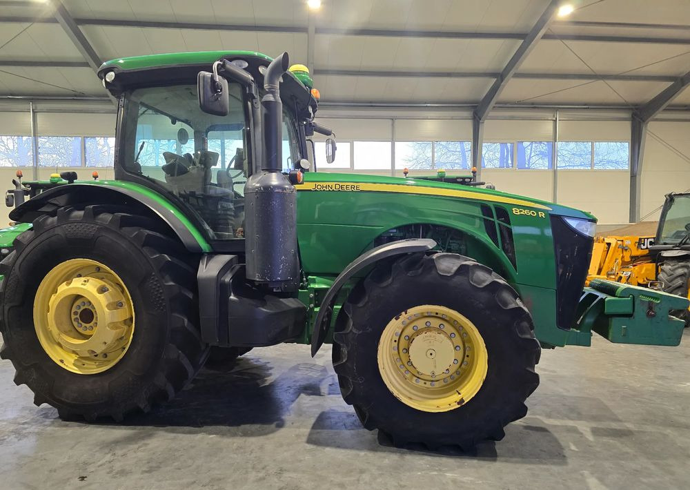 John Deere 8260R - Traktor: gambar 5 John Deere 8260R - Traktor: gambar 5