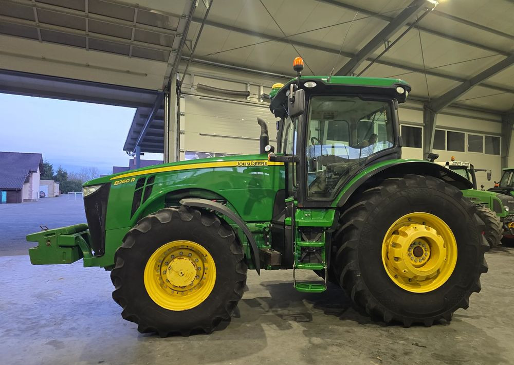 John Deere 8260R - Traktor: gambar 4 John Deere 8260R - Traktor: gambar 4