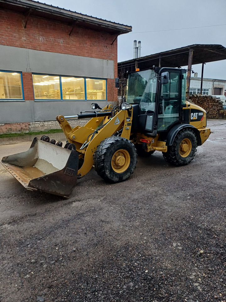 CATERPILLAR 906M - Backhoe loader: gambar 2 CATERPILLAR 906M - Backhoe loader: gambar 2