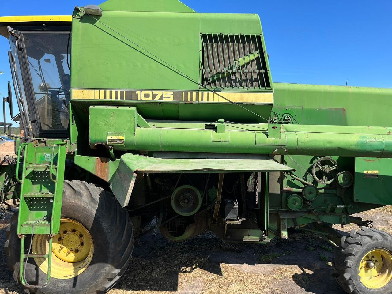 John Deere 1075 - Pemanen gabungan: gambar 1 John Deere 1075 - Pemanen gabungan: gambar 1