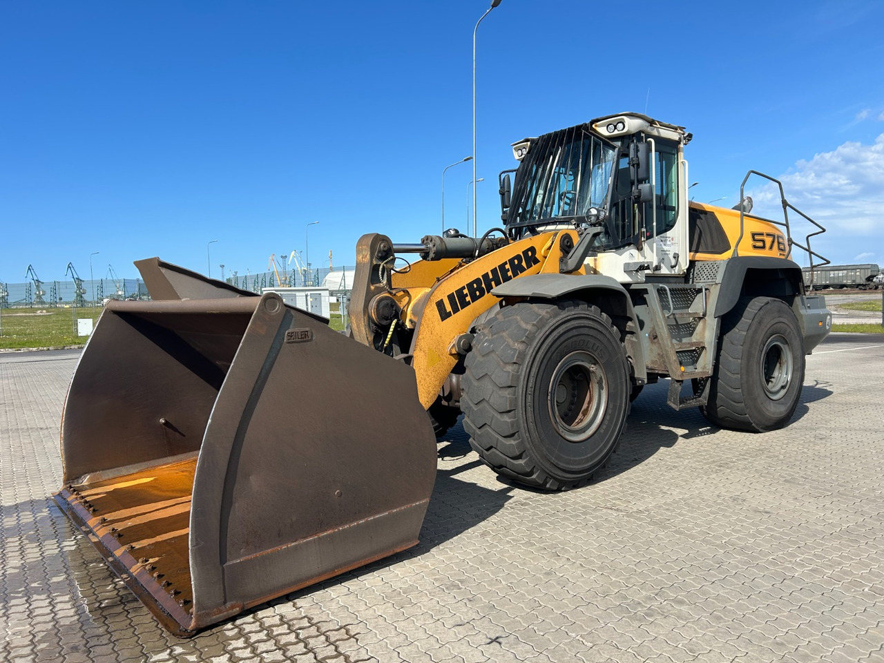 LIEBHERR L576 - Wheel loader: gambar 1 LIEBHERR L576 - Wheel loader: gambar 1