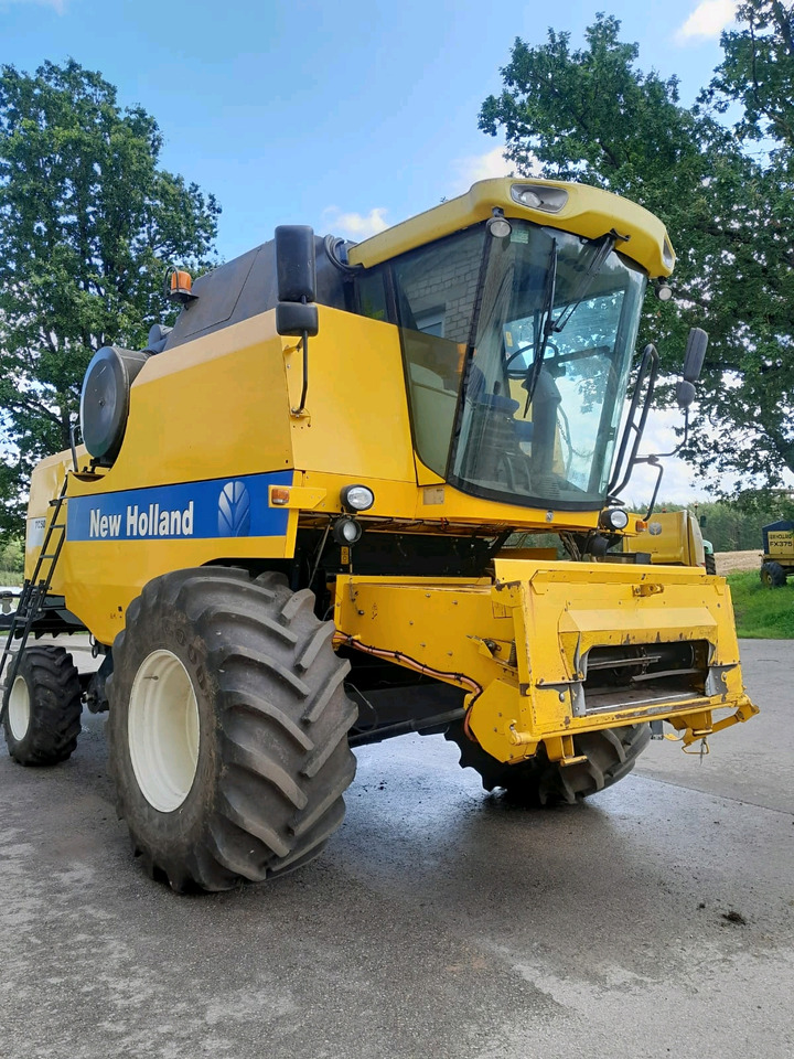 New Holland TC5070 - Pemanen gabungan: gambar 1 New Holland TC5070 - Pemanen gabungan: gambar 1