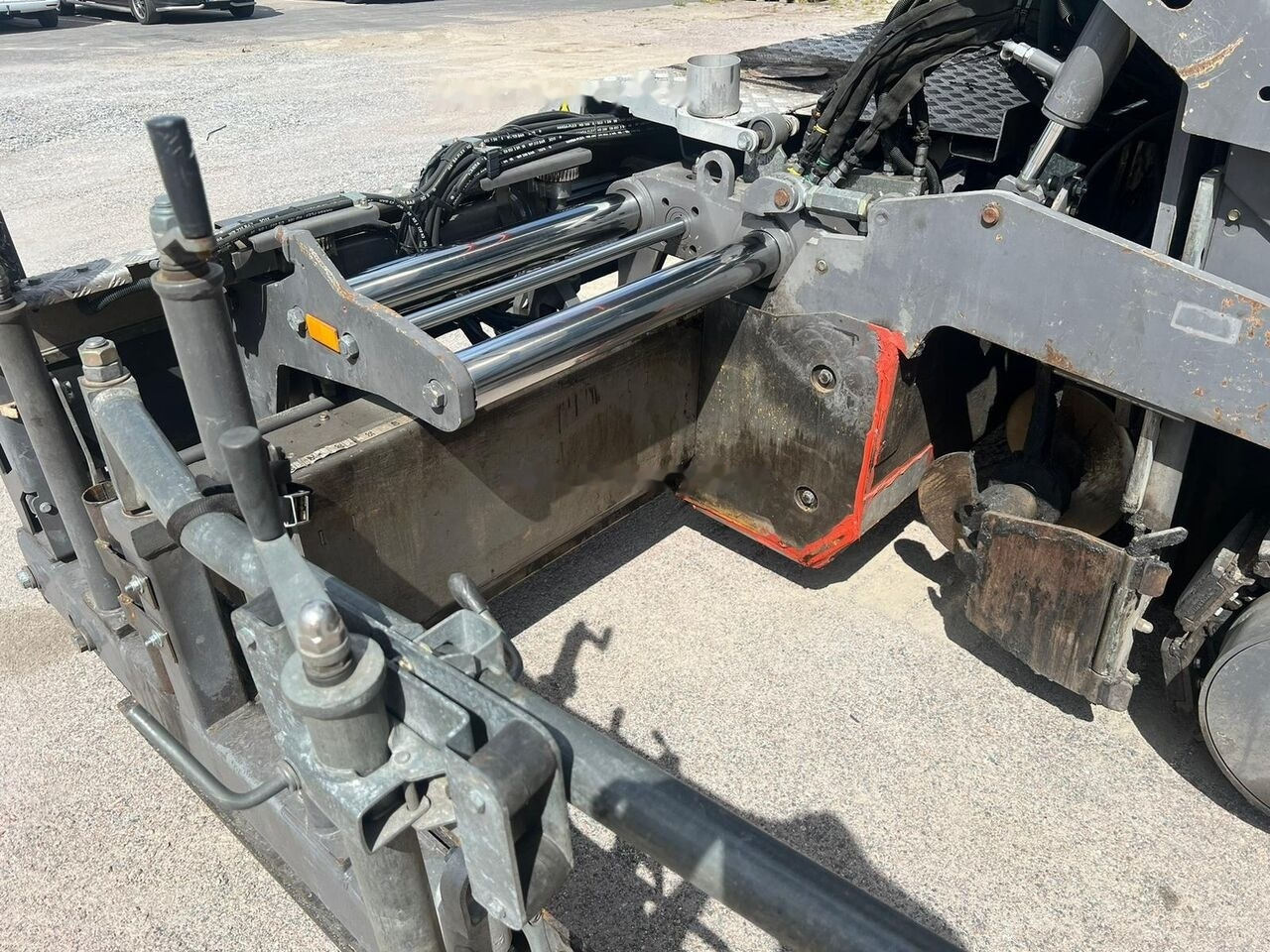 Volvo P4820D - Paver aspal: gambar 5 Volvo P4820D - Paver aspal: gambar 5