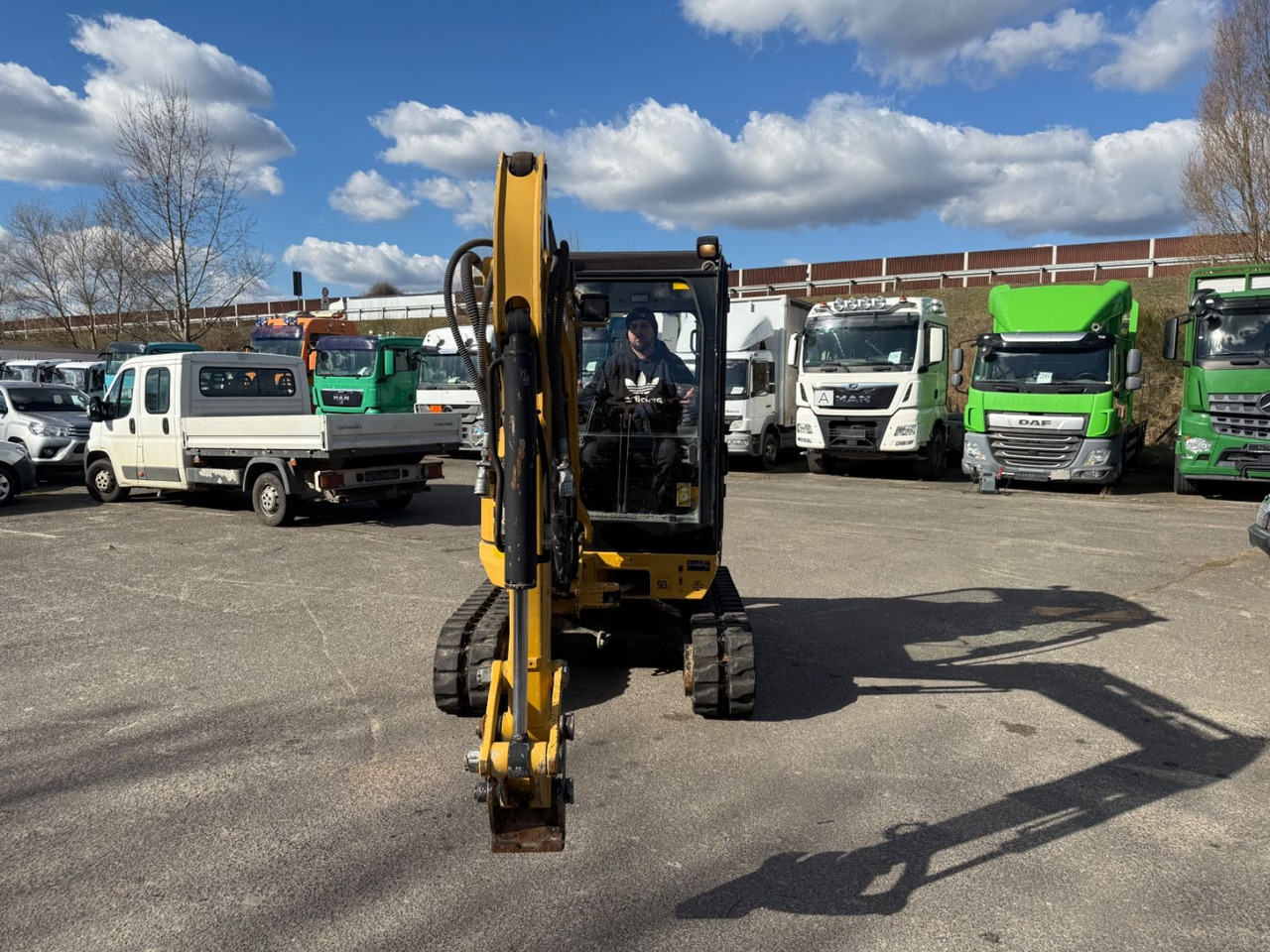 CAT 302.7D - Ekskavator mini: gambar 1 CAT 302.7D - Ekskavator mini: gambar 1