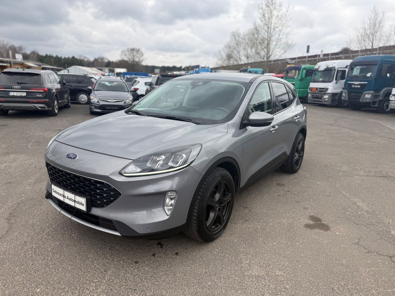 Mobil sedan Ford Kuga Trend: gambar 7