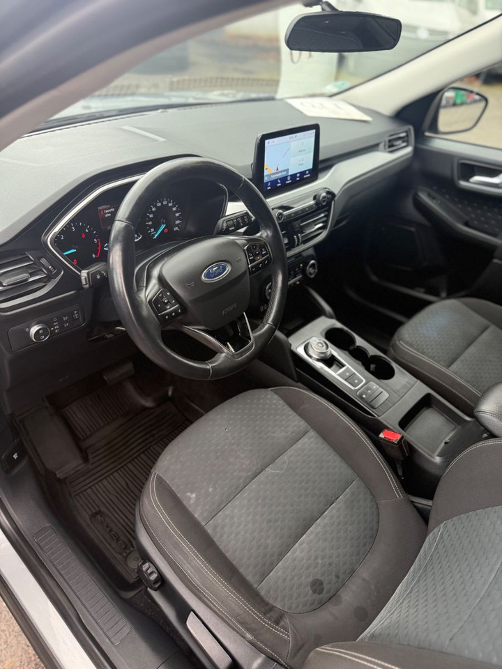 Mobil sedan Ford Kuga Trend: gambar 8