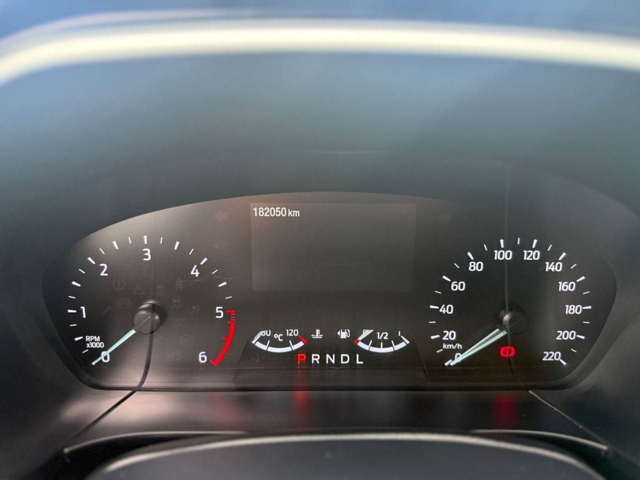 Mobil sedan Ford Kuga Trend: gambar 13