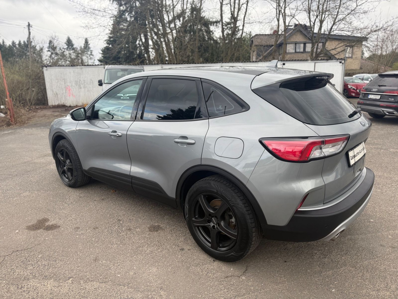 Mobil sedan Ford Kuga Trend: gambar 6