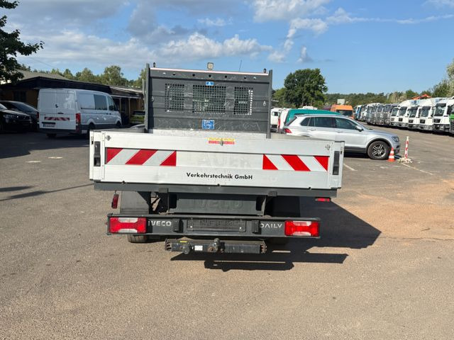 Iveco Daily 35 S 12 - Van flatbed: gambar 4 Iveco Daily 35 S 12 - Van flatbed: gambar 4