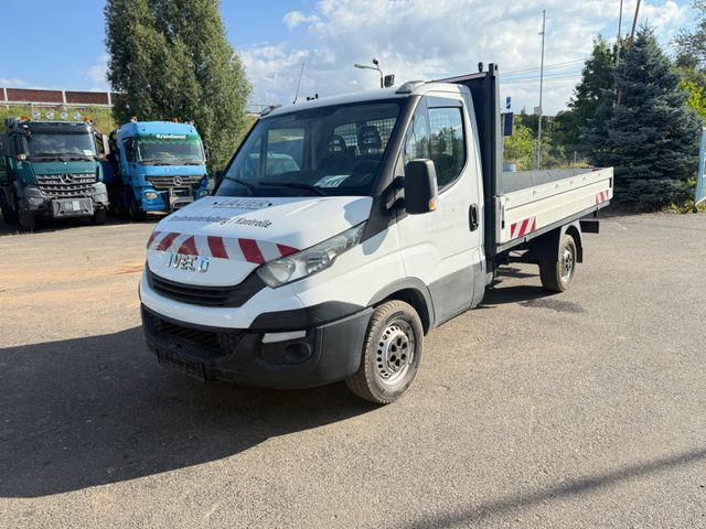 Iveco Daily 35 S 12 - Van flatbed: gambar 3 Iveco Daily 35 S 12 - Van flatbed: gambar 3