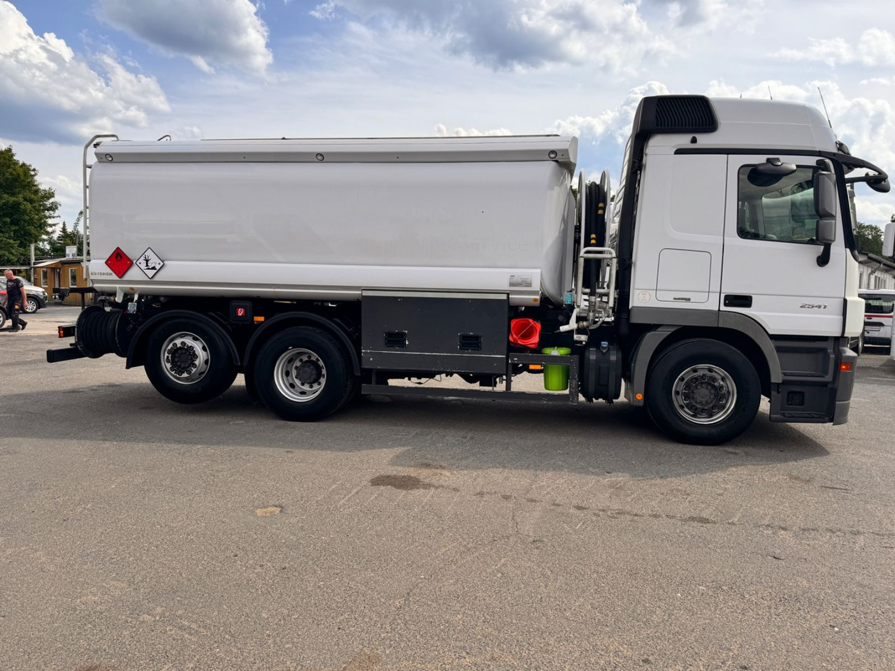 Mercedes-Benz Actros 2541 Tankwagen - Truk tangki: gambar 5 Mercedes-Benz Actros 2541 Tankwagen - Truk tangki: gambar 5