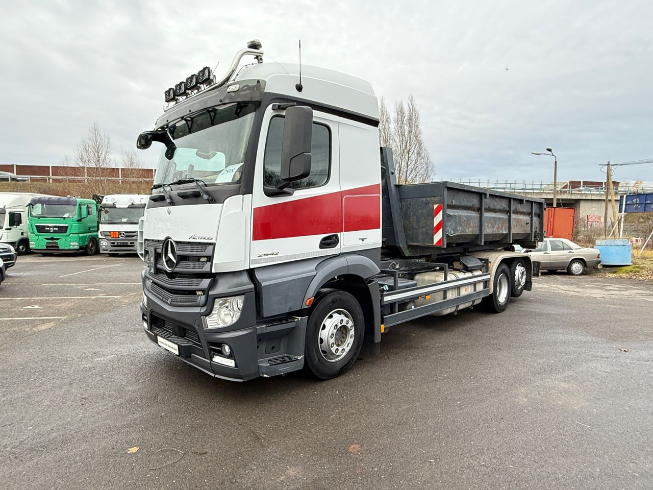 Mercedes-Benz Actros 2542 Abrollkipper mit Container - Hook lift: gambar 3 Mercedes-Benz Actros 2542 Abrollkipper mit Container - Hook lift: gambar 3