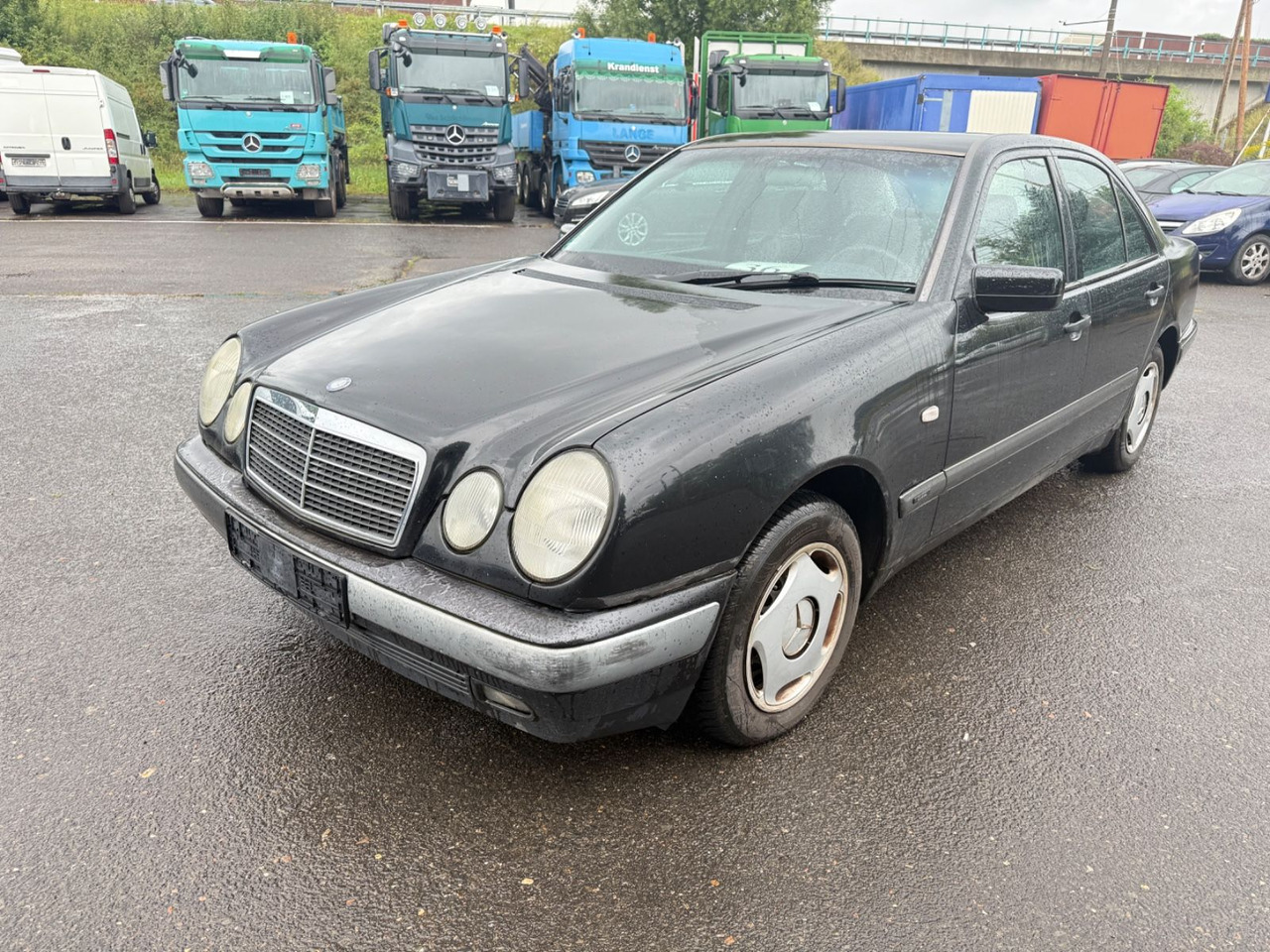 Mercedes-Benz E 200 - Mobil sedan: gambar 3 Mercedes-Benz E 200 - Mobil sedan: gambar 3