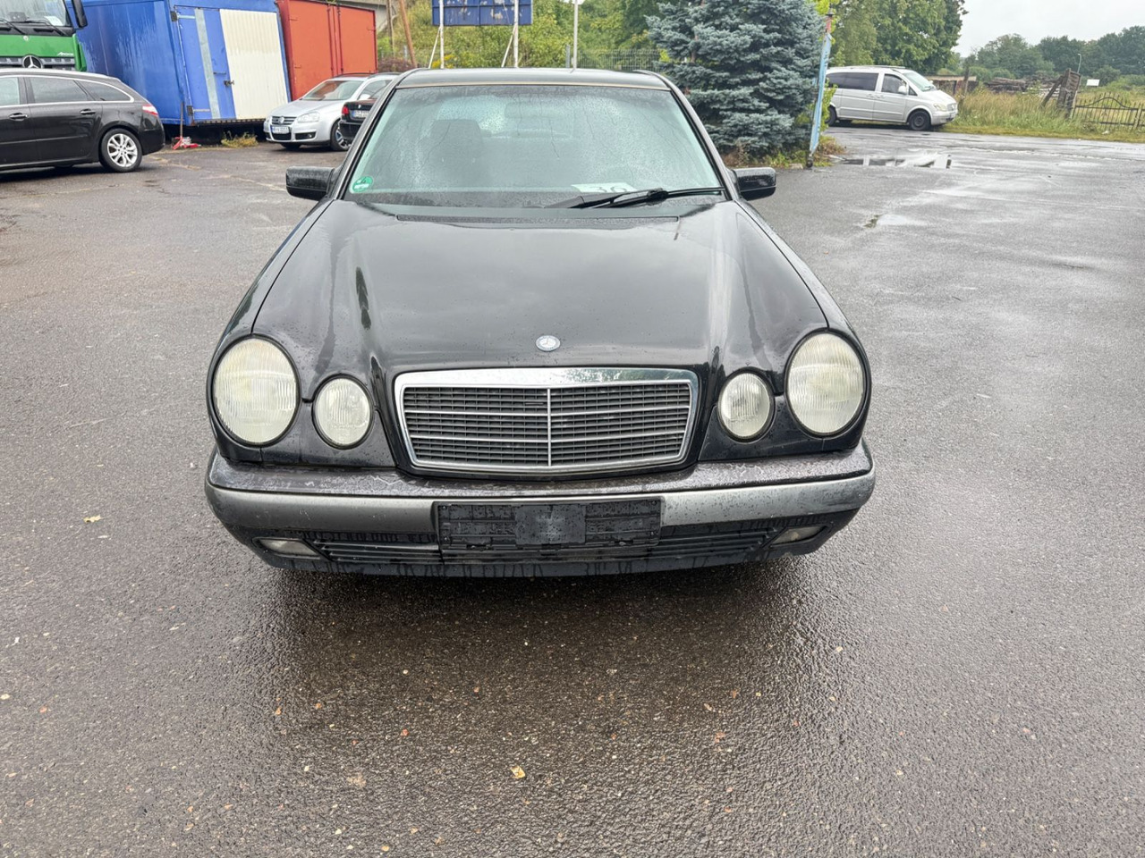 Mercedes-Benz E 200 - Mobil sedan: gambar 2 Mercedes-Benz E 200 - Mobil sedan: gambar 2