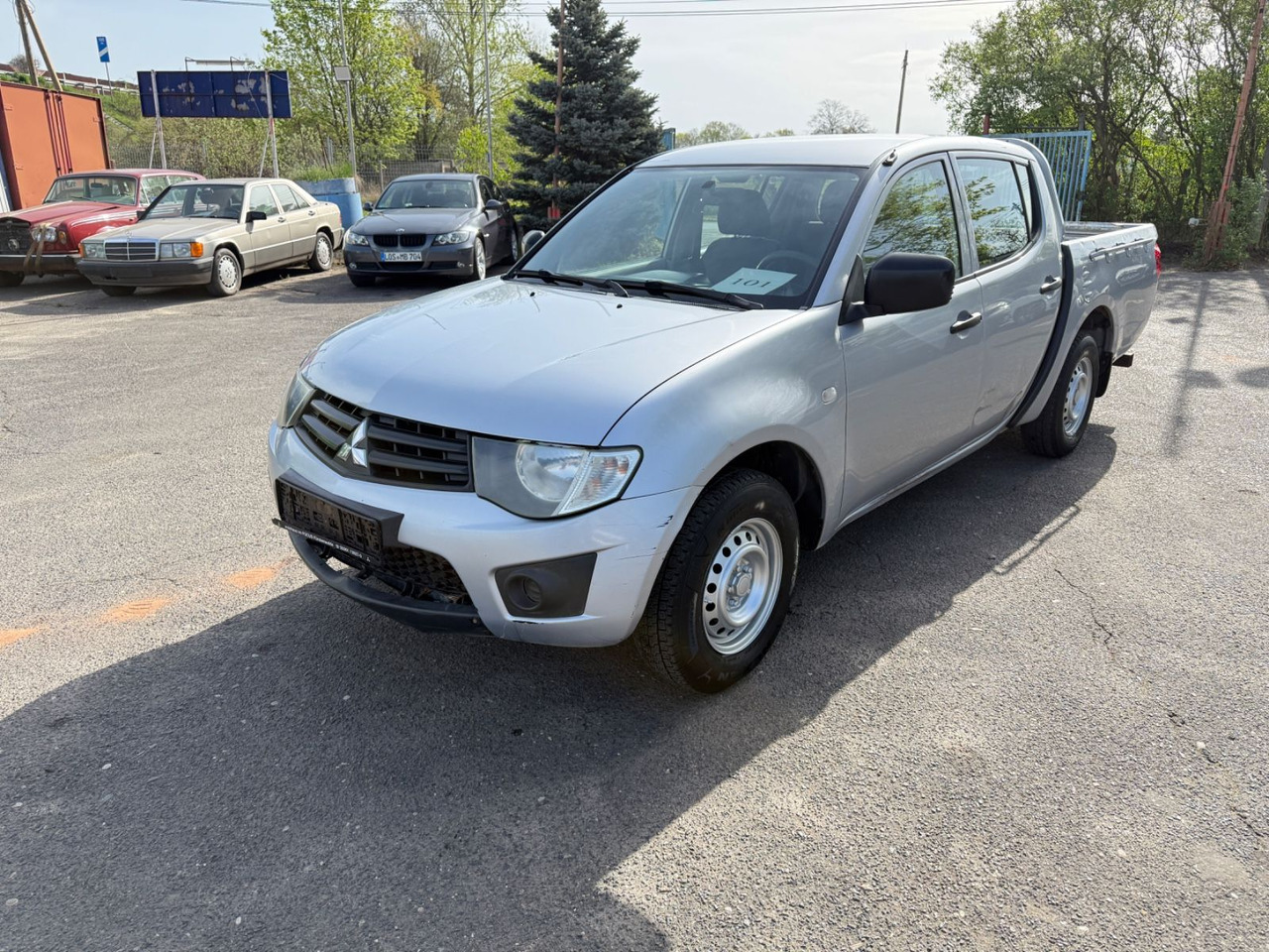 Mitsubishi L200 Inform Doppelkabine 2WD - Mobil SUV: gambar 2 Mitsubishi L200 Inform Doppelkabine 2WD - Mobil SUV: gambar 2